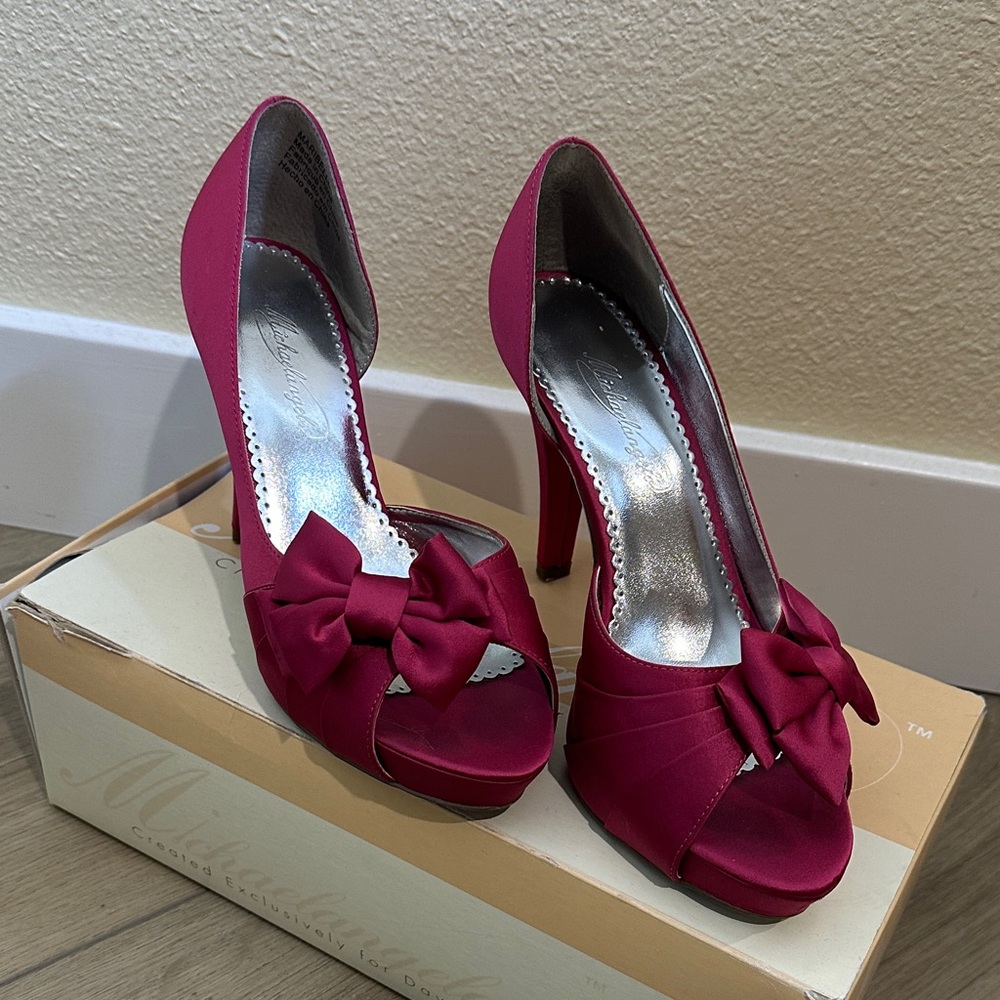 Michaelangelo ‘watermelon’ colored Maribelle style Bow Peep-Toe Heels. Size 7.5